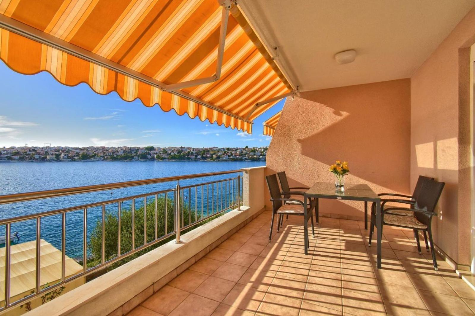 Apartments Dominika Трогир Экстерьер фото
