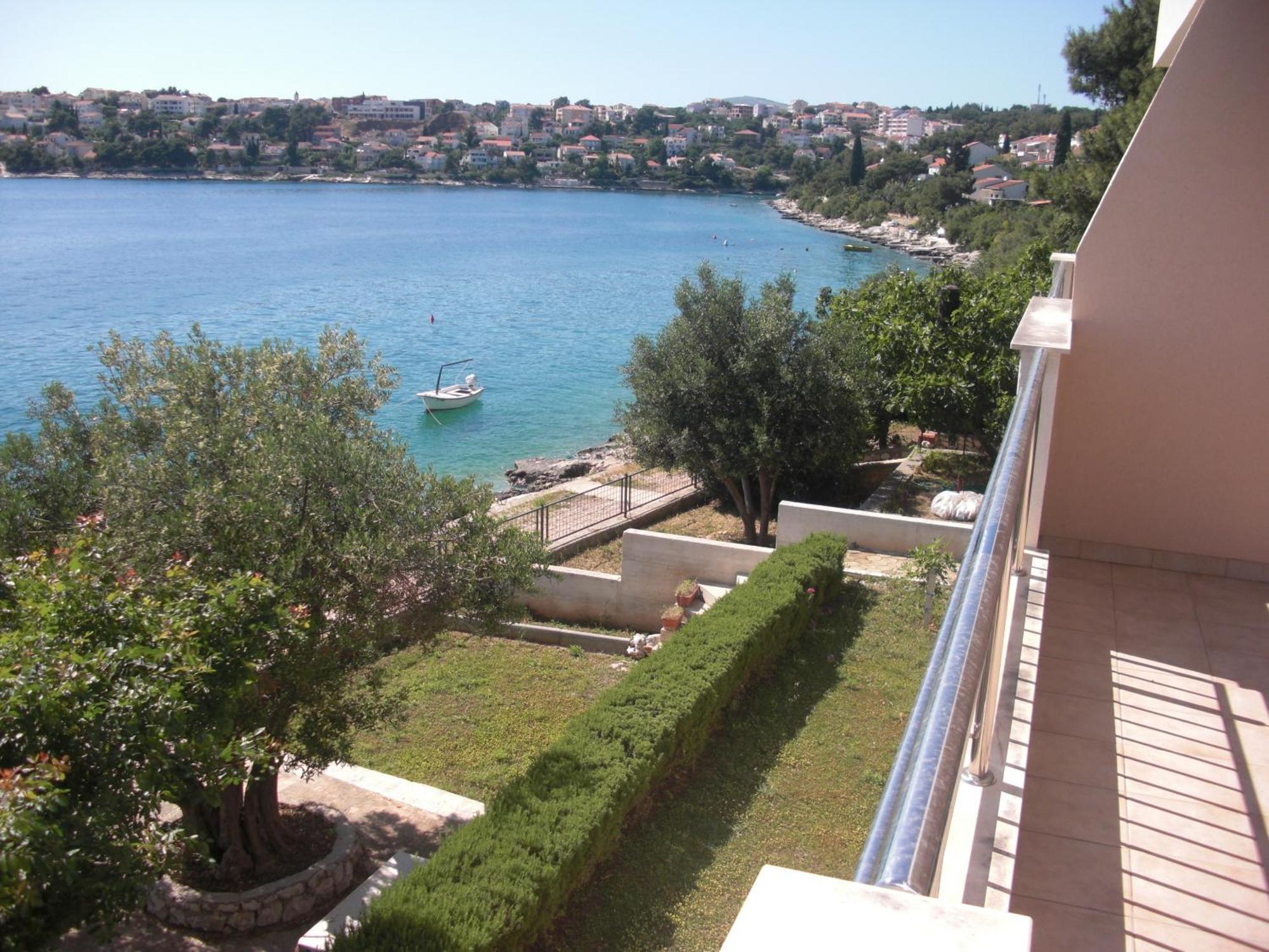 Apartments Dominika Трогир Экстерьер фото