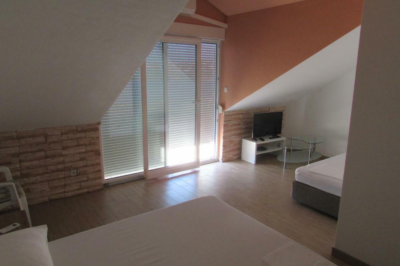 Apartments Dominika Трогир Экстерьер фото